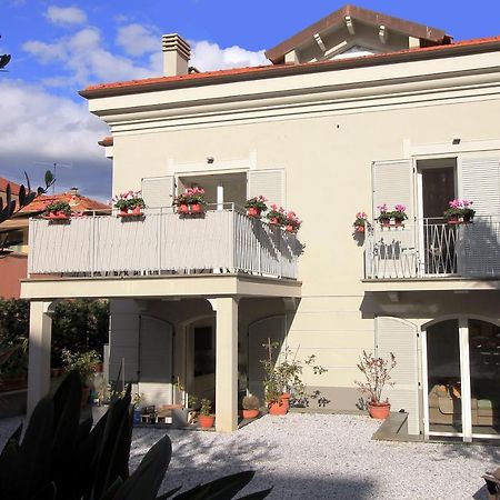 Guesthouse Villa Jung Bordighera Exteriör bild