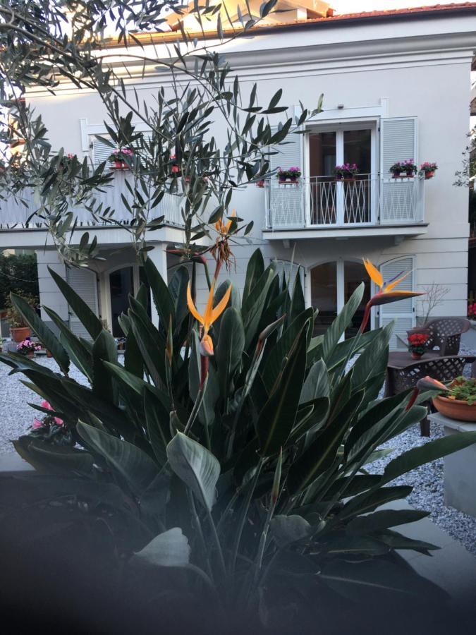 Guesthouse Villa Jung Bordighera Exteriör bild