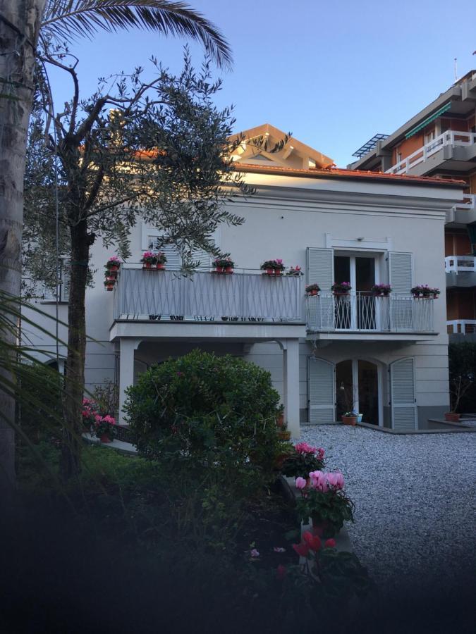 Guesthouse Villa Jung Bordighera Exteriör bild